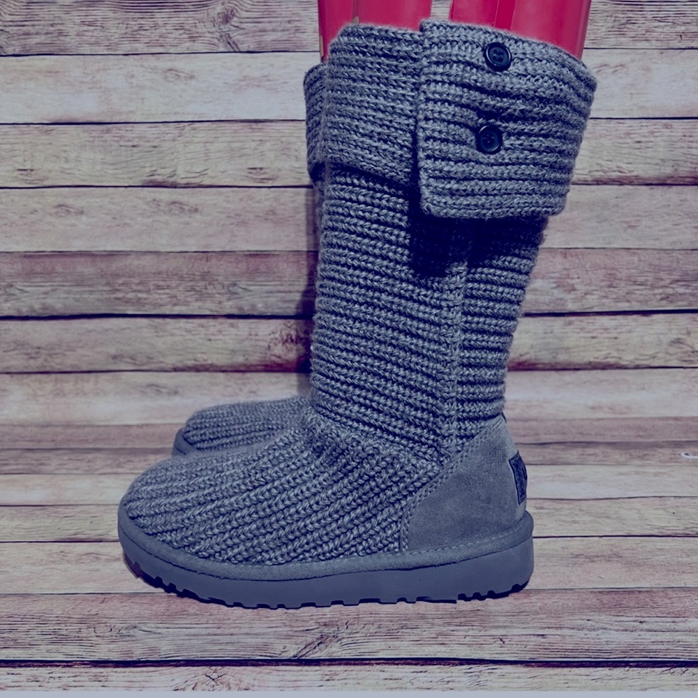 Uggs women cardy button boots Tall or fold over size 6 new